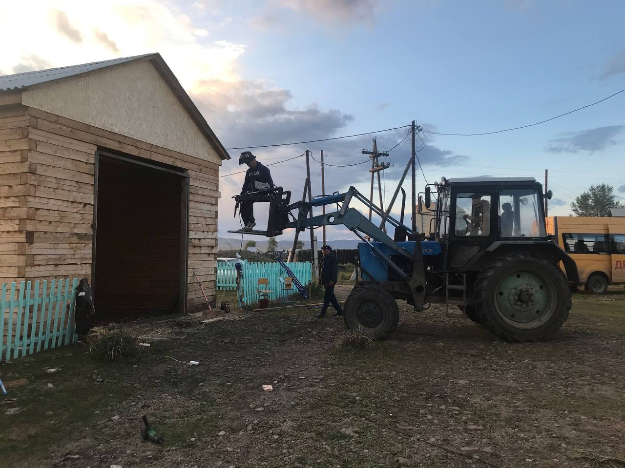 Интернат, гараж, забор....